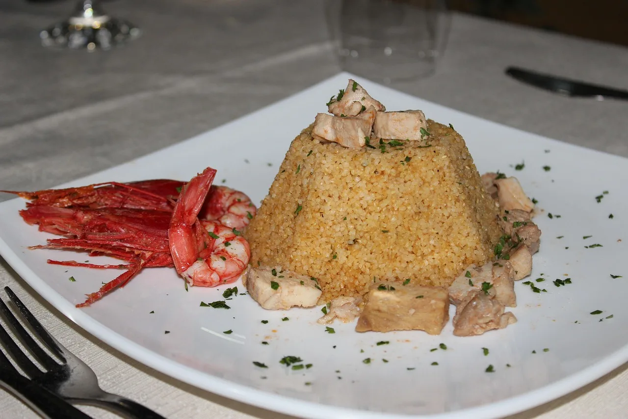 Deliziosi piatti tipici di agriturismo su un tavolo rustico, pronti per essere gustati.